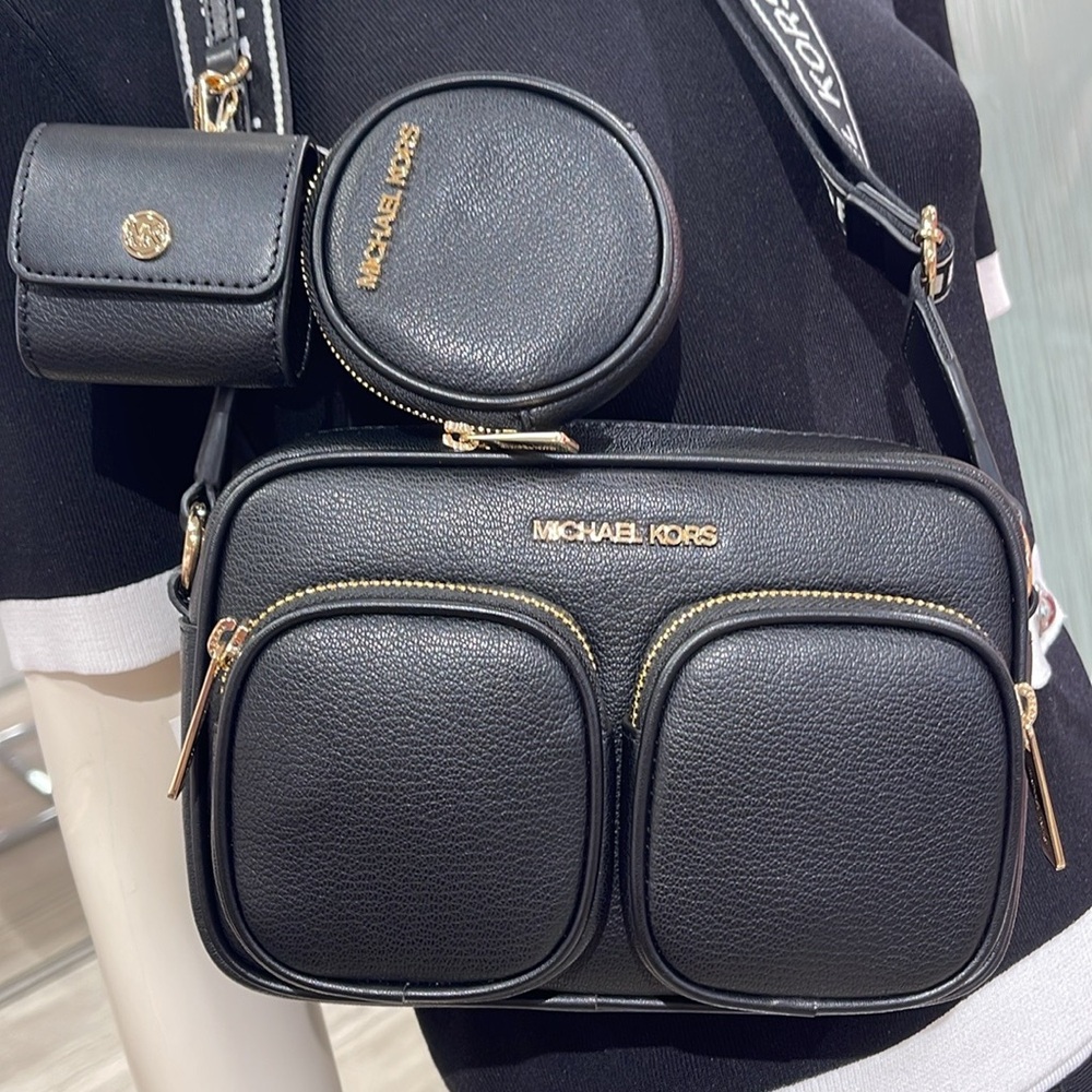 Michael Kors Jet Set Md Leather Crossbody Bag with Case Apple Airpods Pro®
Black - Picture 10 of 16